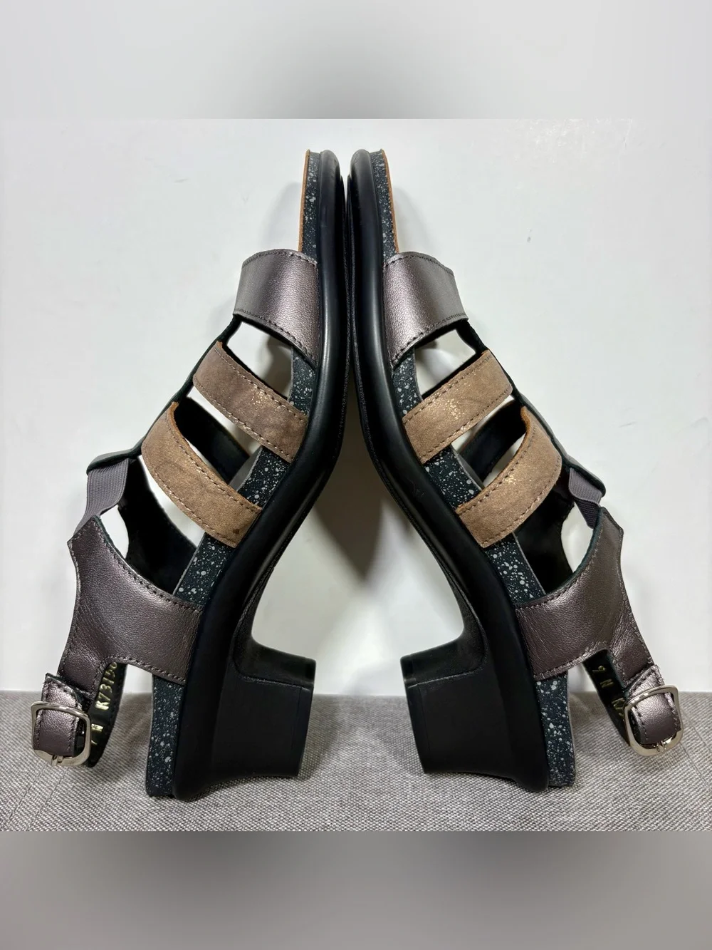 SAS Allegro Metallic Shimmery Strappy Heeled Sandals- woman’s 9 NARROW